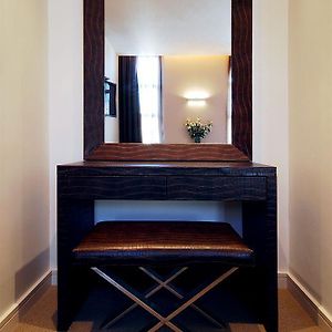 Large Open Plan One Bedroom